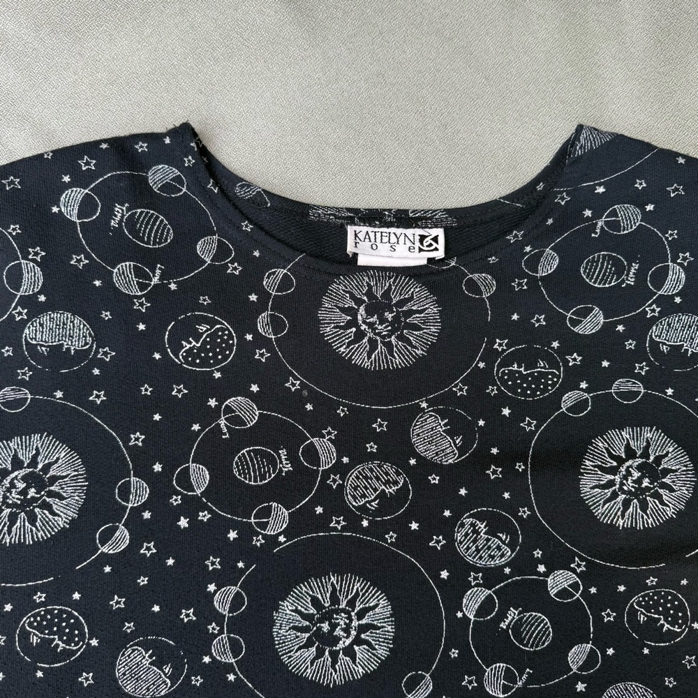 Vintage Katelyn Rose Women’s Black Moon Sun Planets Print Top Made In USA L - Picture 2 of 8